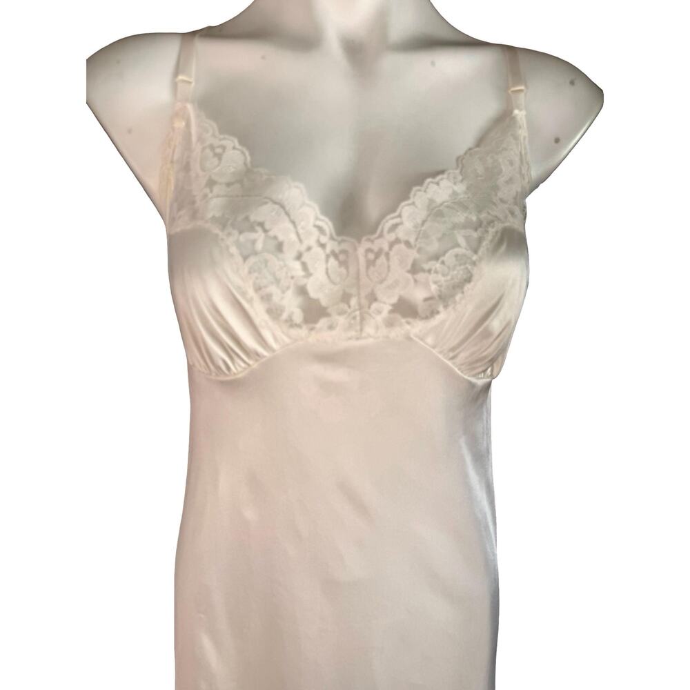 Vintage Vassarette Nylon Full Slip 1970s Lace V-Bodice Ivory Size 44 - Picture 6 of 14